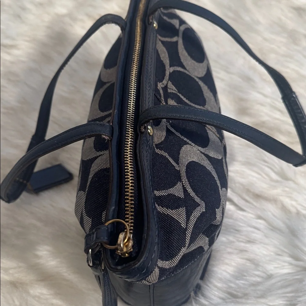 Vintage Coach Signature Denim Tote Bag Navy
Women's‎ Tote Bag . - Picture 4 of 11